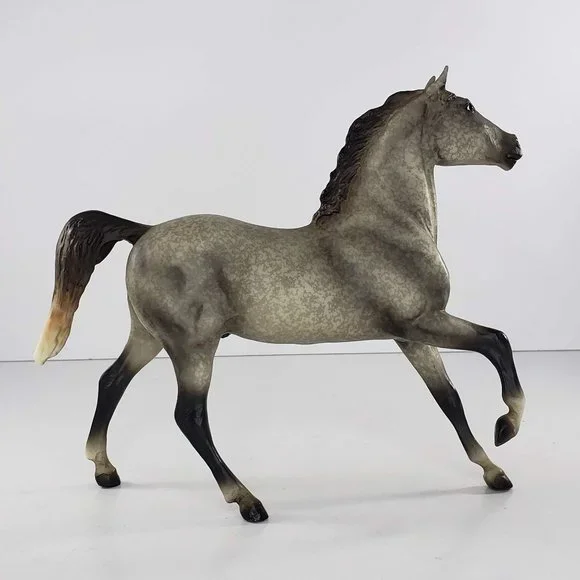 Breyer Horse Classic Hugo Saddle Club Eventing Dapple Grey Black Beauty #61105 - Picture 4 of 13